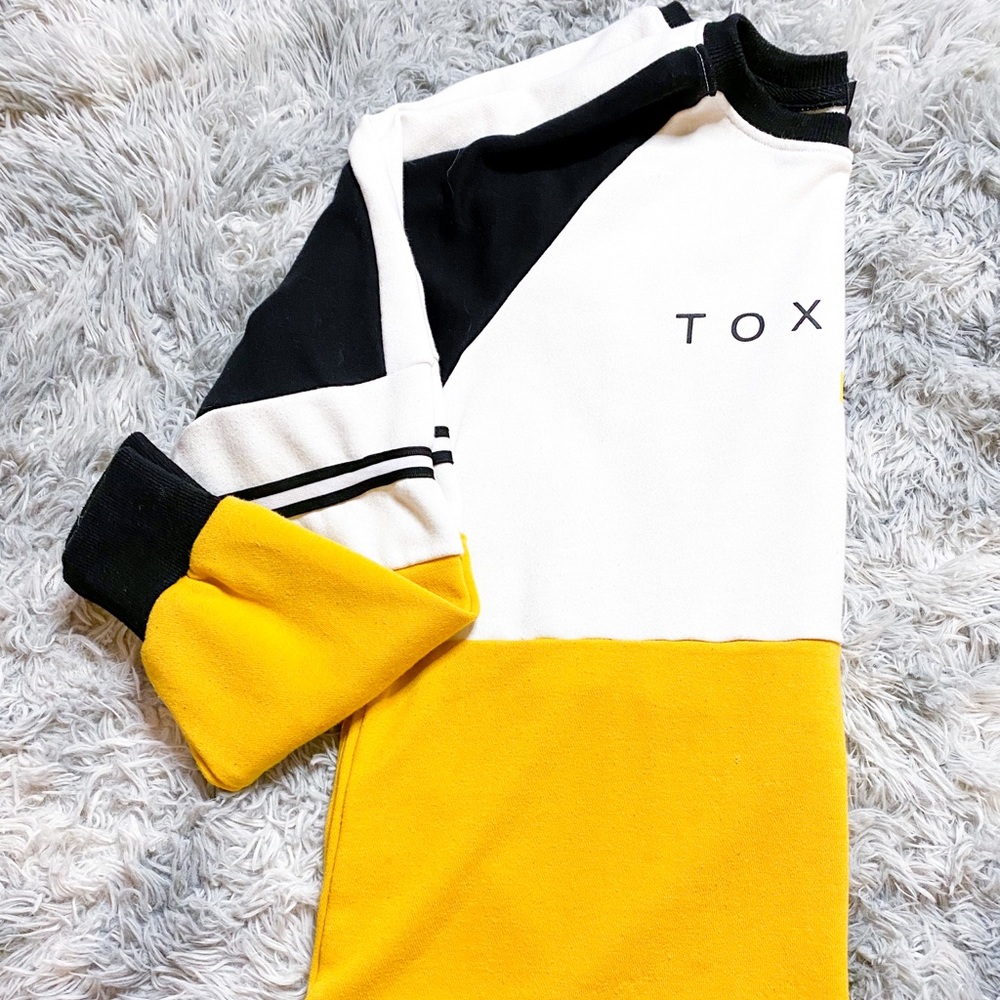 SWEATSHIRT.